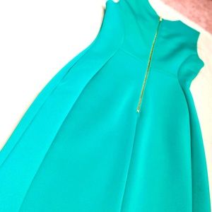 Gorgeous Green dress for many occasions! 👗